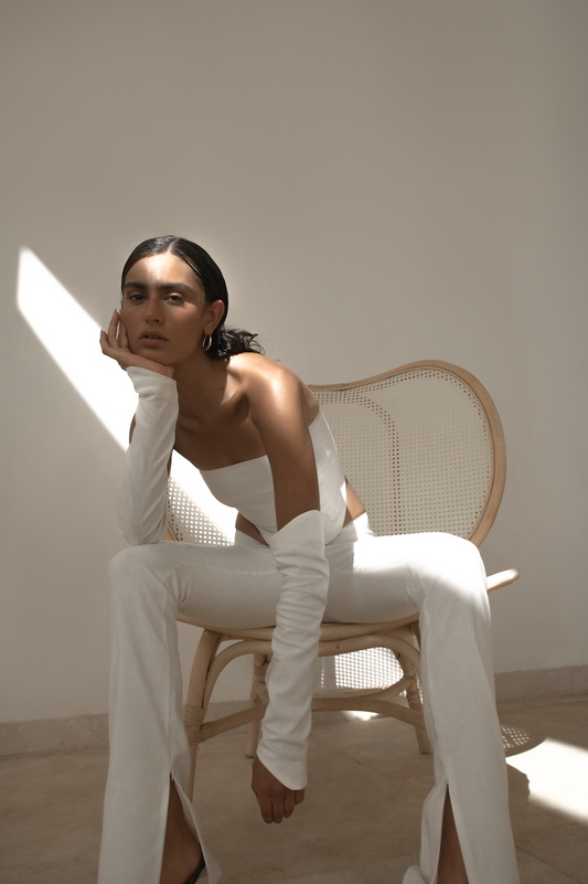 White linen arm sleeves .