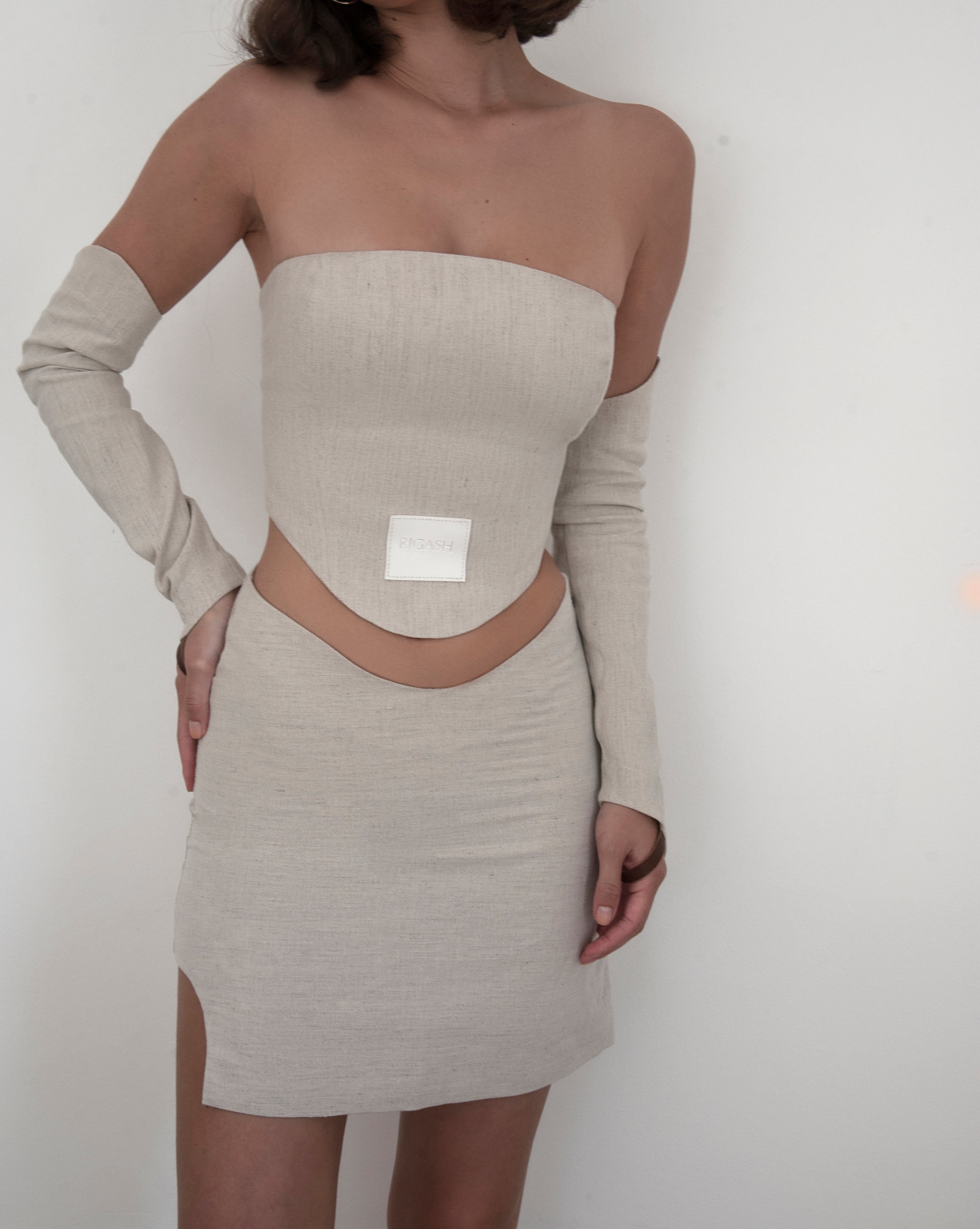 Dipped waist mini skirt  in Nude with side round slit.