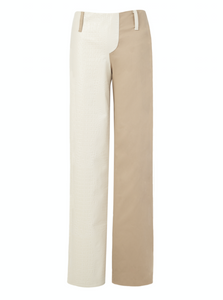 Two tone flare pants made with faux croc leather and nude gabardine. It comes with pockets and a side zipper.