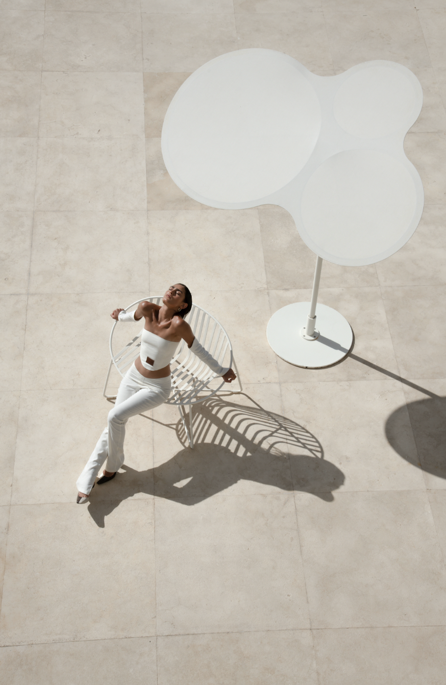 White linen arm sleeves .